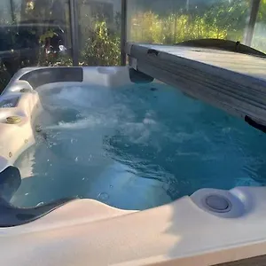  Hébergement de vacances Bas De Villa, 2 Terrasses, Piscine, Spa, Sauna...